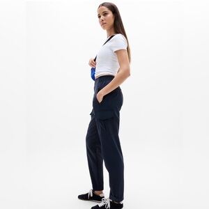 NWT Athleta Women’s Navy Endless Cargo Pants size 6/ P